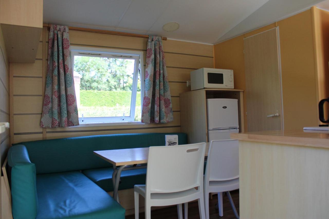 Camping Familial Paisible Avec Piscine, Mobil Home , Chalet, Studio & Emplacement Nue Casties-Labrande ภายนอก รูปภาพ