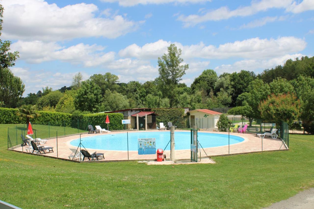 Camping Familial Paisible Avec Piscine, Mobil Home , Chalet, Studio & Emplacement Nue Casties-Labrande ภายนอก รูปภาพ
