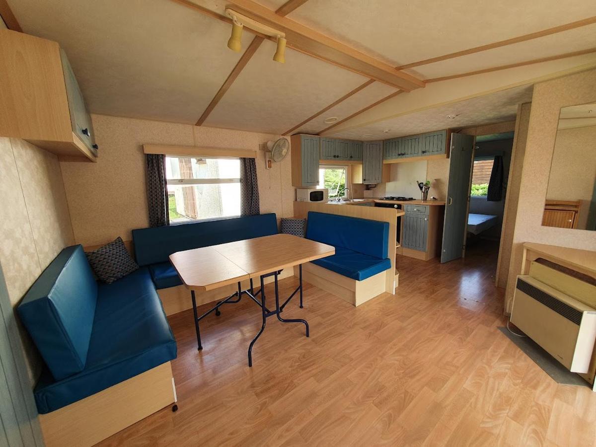Camping Familial Paisible Avec Piscine, Mobil Home , Chalet, Studio & Emplacement Nue Casties-Labrande ภายนอก รูปภาพ