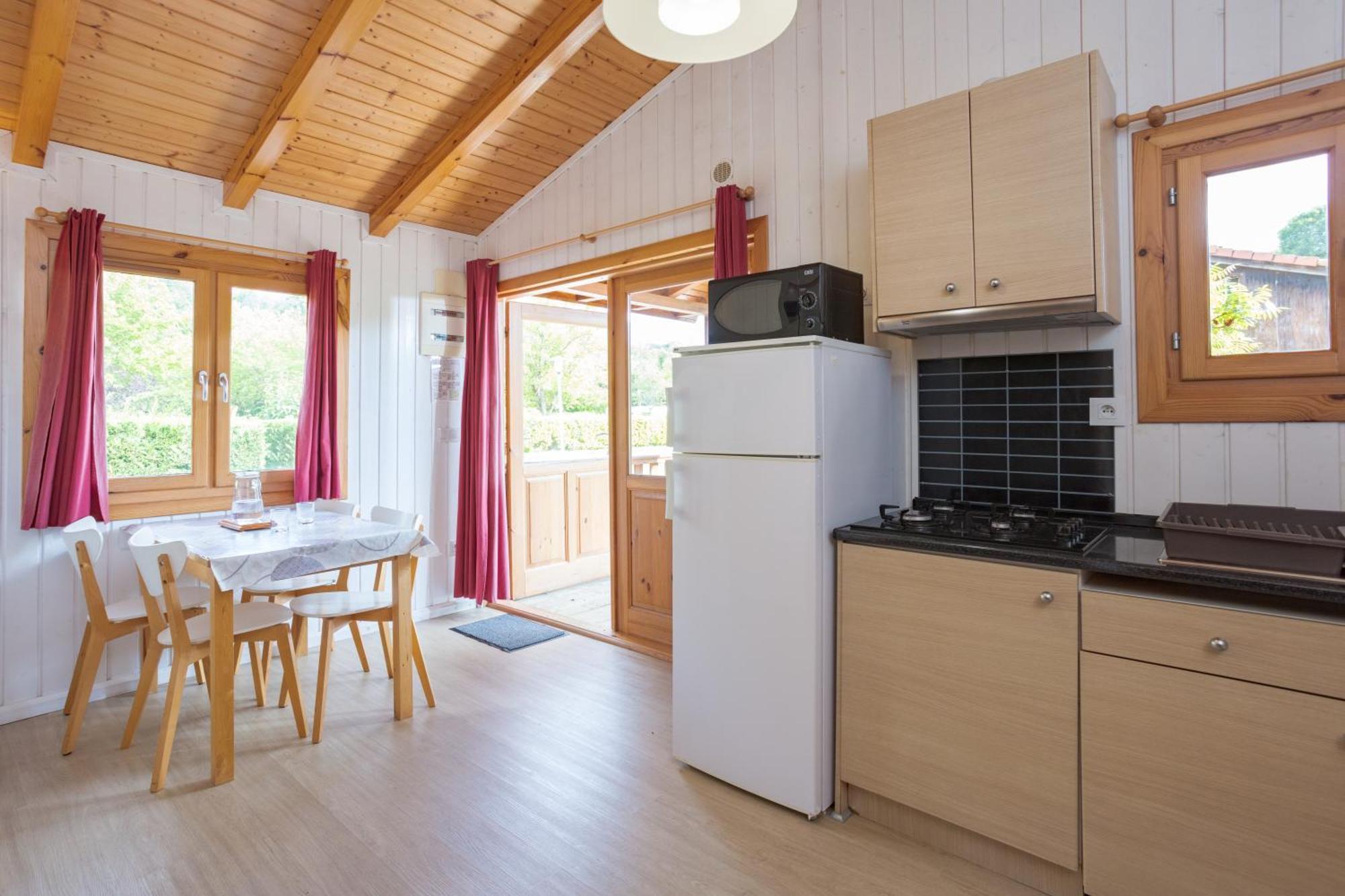 Camping Familial Paisible Avec Piscine, Mobil Home , Chalet, Studio & Emplacement Nue Casties-Labrande ภายนอก รูปภาพ