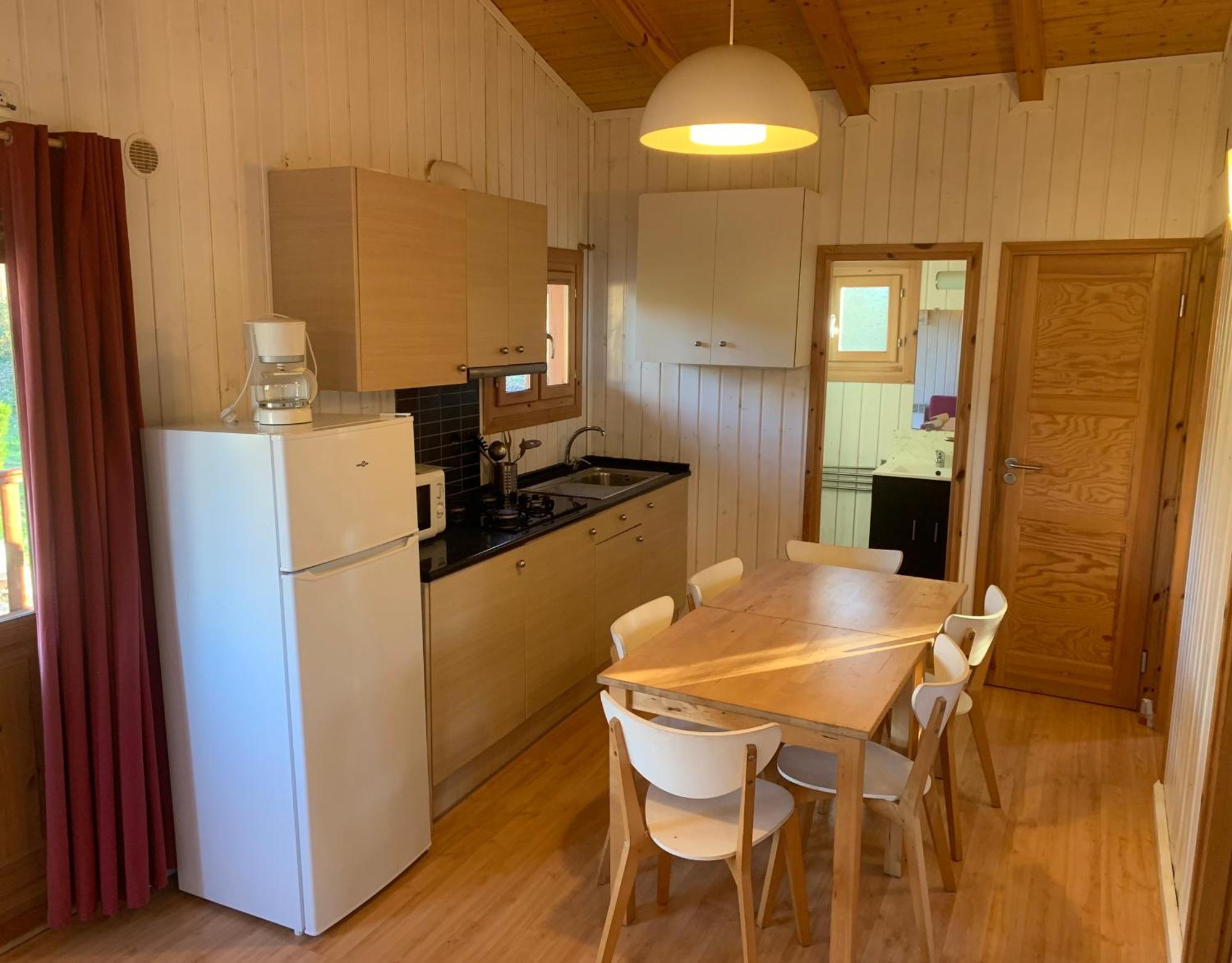 Camping Familial Paisible Avec Piscine, Mobil Home , Chalet, Studio & Emplacement Nue Casties-Labrande ภายนอก รูปภาพ