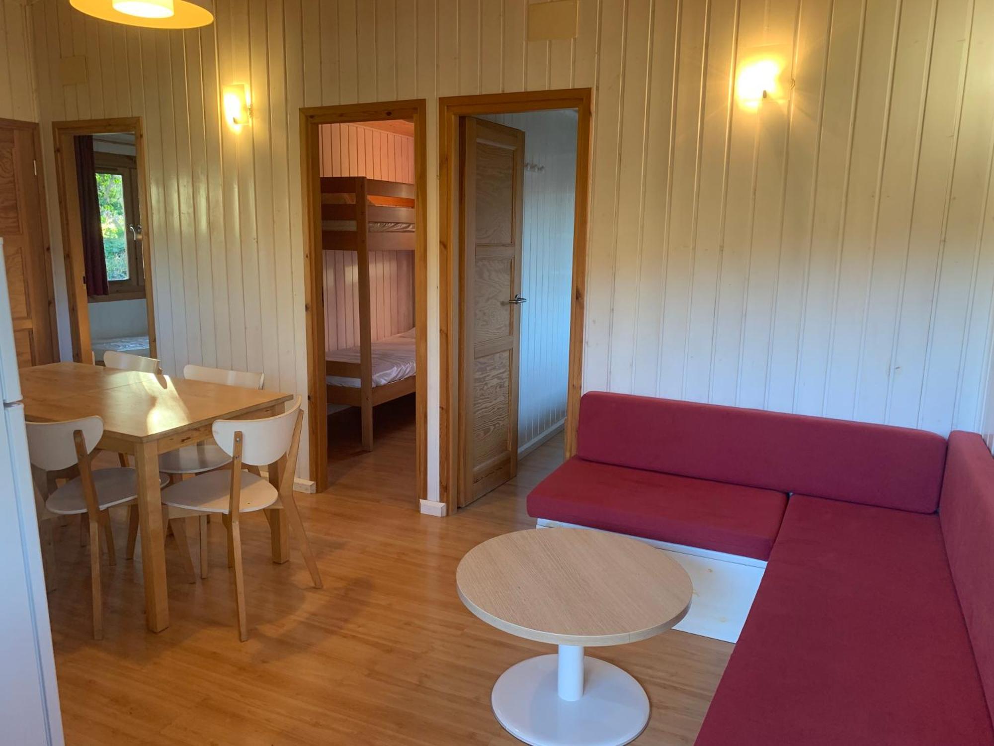 Camping Familial Paisible Avec Piscine, Mobil Home , Chalet, Studio & Emplacement Nue Casties-Labrande ภายนอก รูปภาพ