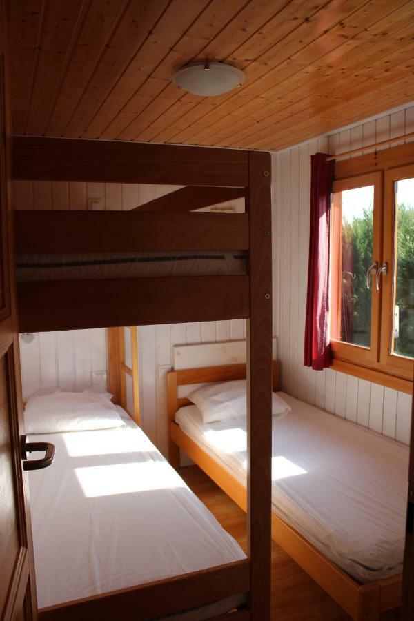 Camping Familial Paisible Avec Piscine, Mobil Home , Chalet, Studio & Emplacement Nue Casties-Labrande ภายนอก รูปภาพ