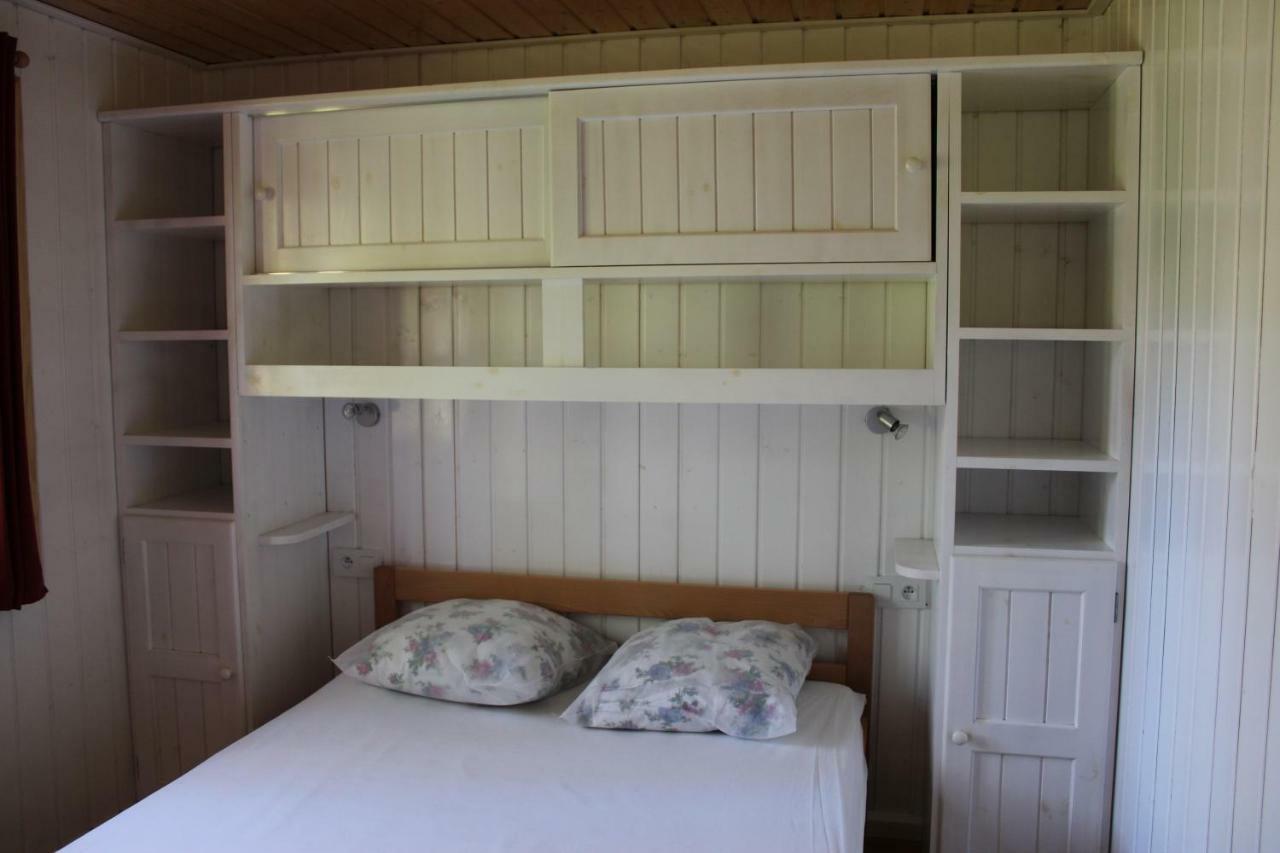 Camping Familial Paisible Avec Piscine, Mobil Home , Chalet, Studio & Emplacement Nue Casties-Labrande ภายนอก รูปภาพ