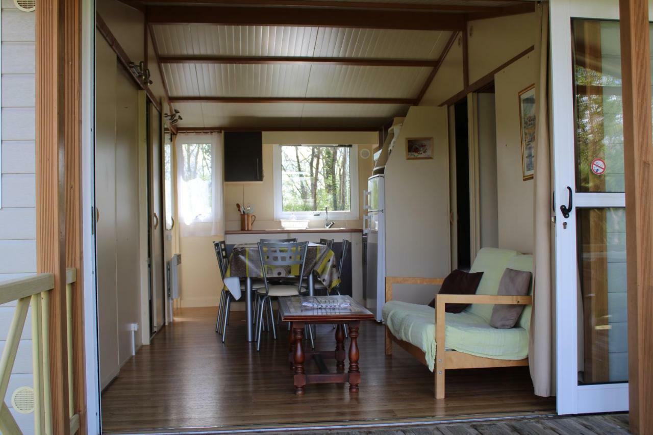 Camping Familial Paisible Avec Piscine, Mobil Home , Chalet, Studio & Emplacement Nue Casties-Labrande ภายนอก รูปภาพ