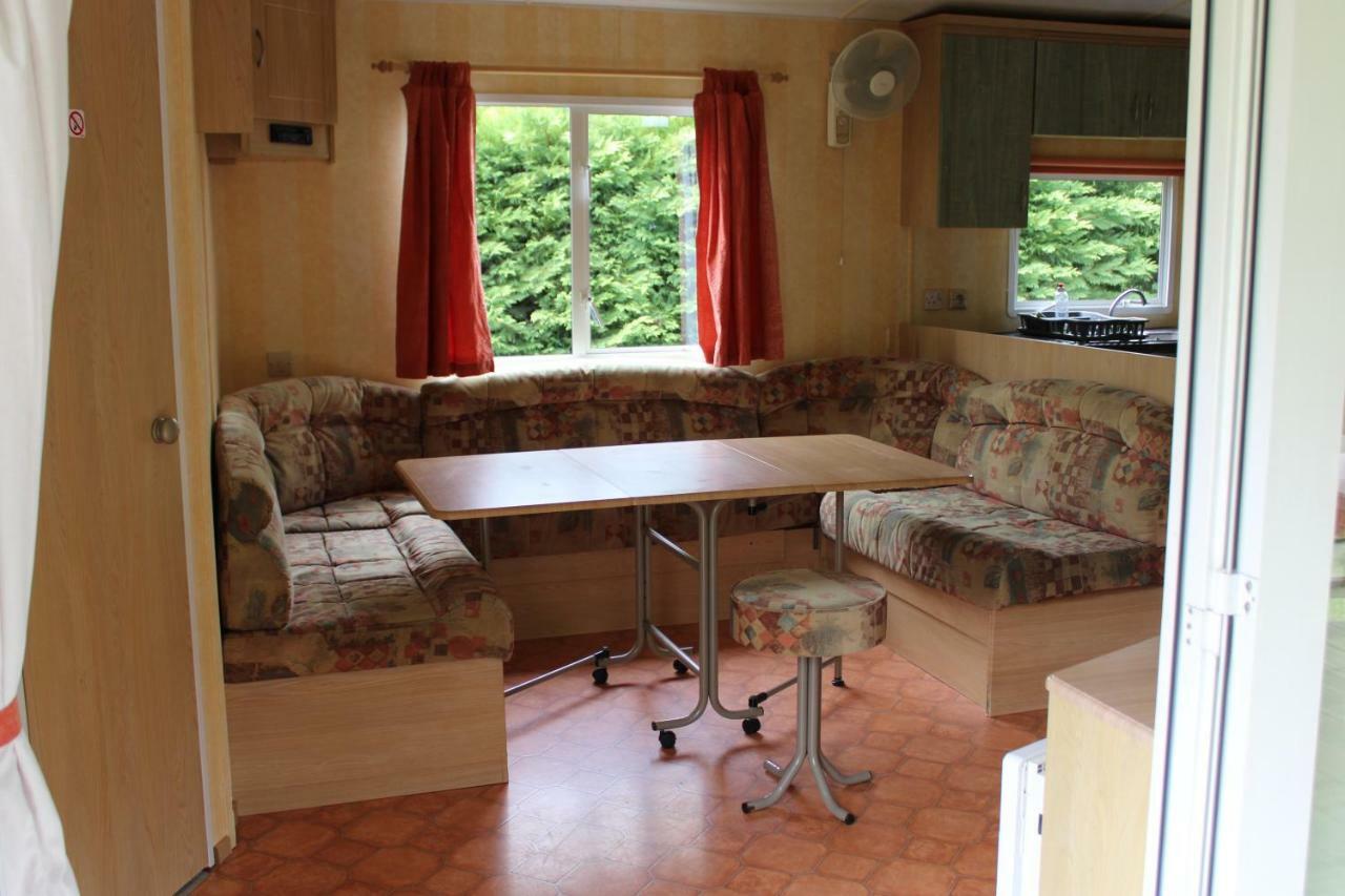Camping Familial Paisible Avec Piscine, Mobil Home , Chalet, Studio & Emplacement Nue Casties-Labrande ภายนอก รูปภาพ